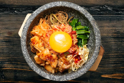 【ボリューム抜群!】溶岩焼タッカルビビンパ (Yogan-Yaki Dak Galbi Bibimbap)