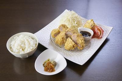 幻のくちどけ加藤ポーク上ヒレカツ定食(サラダ・お新香付き)
