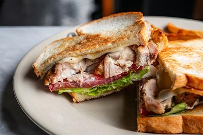グリルドチキン(フレンチフライ付き) Grilled Chicken Sandwich with French Fries