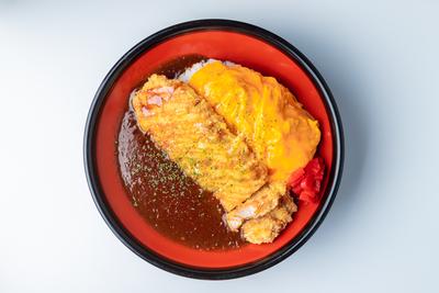 オムオムロースカツカレー Fluffy Omelette and Loin Cutlet Curry
