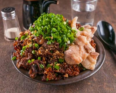 焼肉ガーリック黒炒飯 特盛 Grilled Meat and Garlic Black Fried Rice (Extra Large Portion)