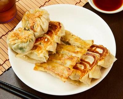 餃子の盛り合わせ Assorted Gyoza Dumplings