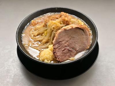 ラーメン(ウデ肉)【肉肉しい食感】