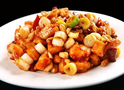 鶏肉とナッツの辛炒め(保丁)