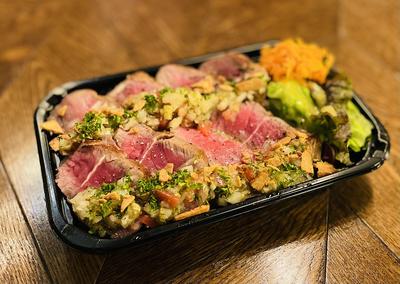 【弁当人気No.2】サーロインステーキ丼  Rice bowl with Sirloin Steak