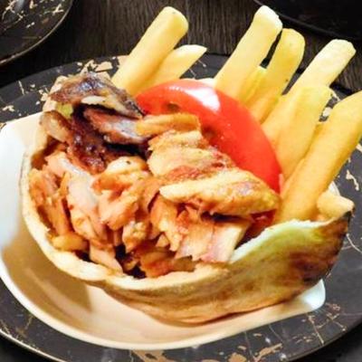 フライドポテトビーフ&チキンケバブサンドイッチ fries pateto beef & chicken kebab sandwich