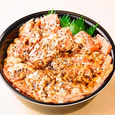 炙りマヨハラス隠しネギトロ丼 (147)