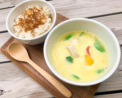 国産鶏ムネ肉と旬野菜のグリーンカレー Japanese Chicken breast and seasonal Vege Green Curry