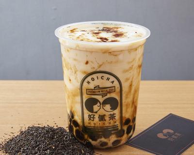黒糖タピオカ紅茶とミルク Brown sugar tapioca black tea with milk.
