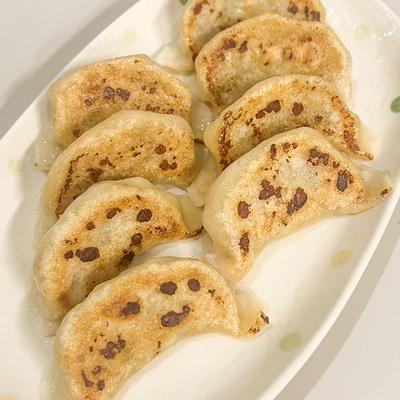 手作り焼き餃子8個入り