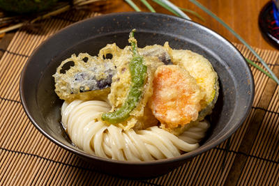 野菜天ぶっかけうどん Cold udon with vegetable tempura