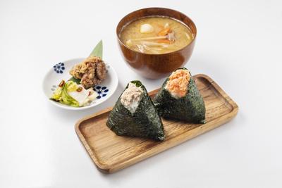 具だくさん豚汁お手軽セット(おむすび2個+唐揚1個)