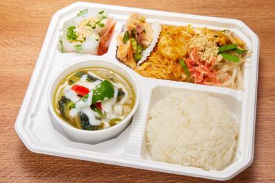 パッタイとグリーンカレーと生春巻きのセット(C)