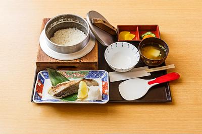 銀だら西京焼き定食 Kyoto-Style Grilled Sablefish Set Meal