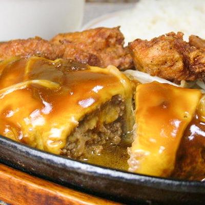 とろ～りチーズの100%Beef手ごねハンバーグステーキ＆特製唐揚げ2ピース ライス付き