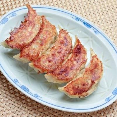 ジャンボ焼餃子 Jumbo Pan-Fried Gyoza Dumpling