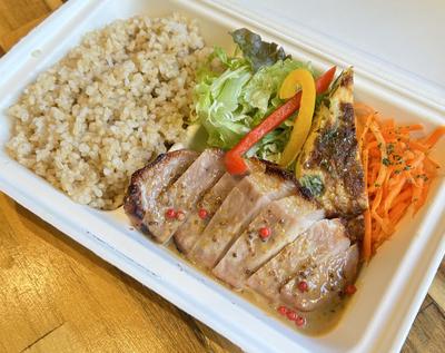 塩麹ポークステーキと2種デリBOX ~ハニーマスタードソース~
