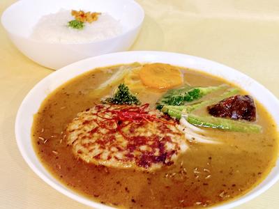 合い挽きハンバーグと沢山の野菜達 soup curry Hamburg vegetable