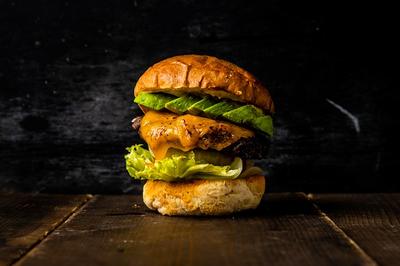 アボカドチーズバーガー(ポテト付き)