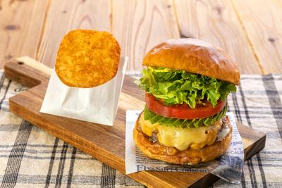 アボカドチーズバーガー