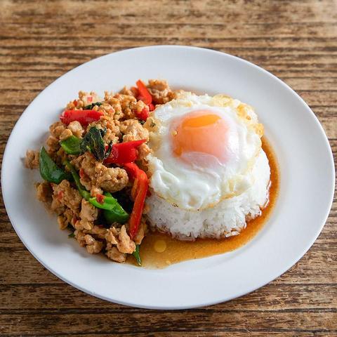 タイ国屋台式料理 スパイスマーケット Thai Food Restaurant SPICE MARKET ガパオ！！！～鶏挽肉バジル炒め飯～ Gapao Rice (Minced Chicken and Basil Stir-Fry with Rice)