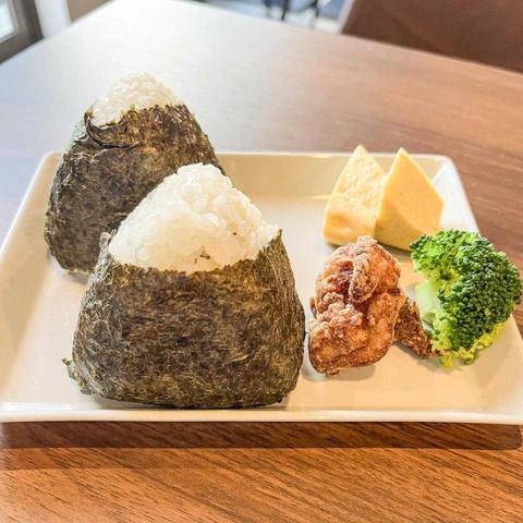 Cafe and Dining Mother マザー おにぎり弁当【鮭と梅】