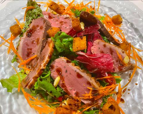 Le Parisien Salade verte au magret de canardマグレ鴨のサラダ バルサミコソース