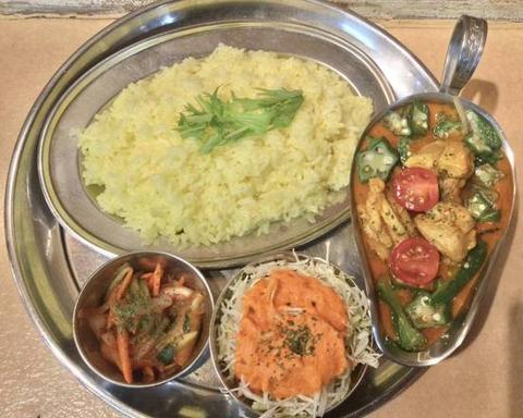 インドカレーダルビッシュ 大盛りチキンとおくらとトマトのカレー Extra Large Chicken ＆ Okura ＆ Tomato Curry