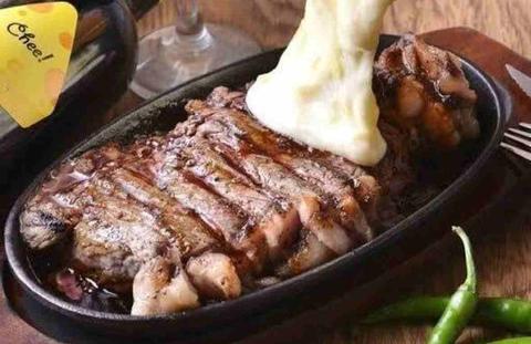 肉バルbistro 旬 サロインステーキのラクレットチーズはさみ200gm sirloin steak with raclette cheese