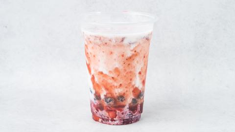 ご褒美クレープ&ワッフル・ampee タピオカストロベリーラテ
