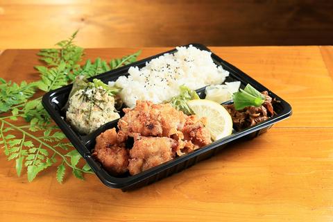 食堂でべこ ニンニク塩麹の鶏もも唐揚げとおばんざい弁当