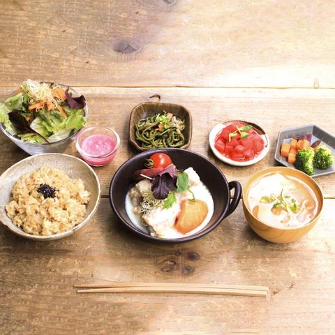 玄米カフェ実身美心斎橋店 定番★実身美の日替わり健康弁当