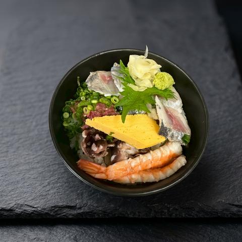 【海鮮丼×焼肉弁当】よろず屋 江戸前 海鮮丼 / Edomae Seafood Rice Bowl
