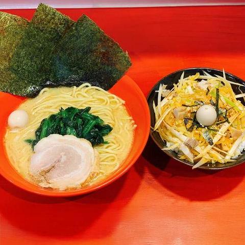 横浜家系ラーメン 赤家 上板橋店 ラーメン +辛ネギチャ丼