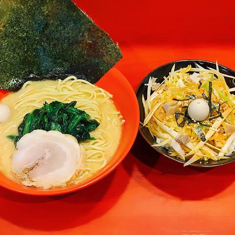 横浜家系ラーメン赤家巣鴨店 ラーメン +辛ネギチャ丼