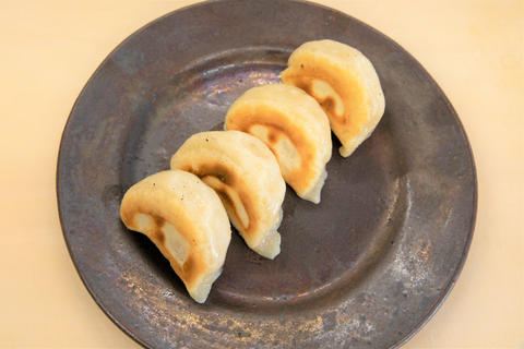 焼小籠包 ぎょうざ 樹苞(きぼう) 手延べ お城餃子 4個入り