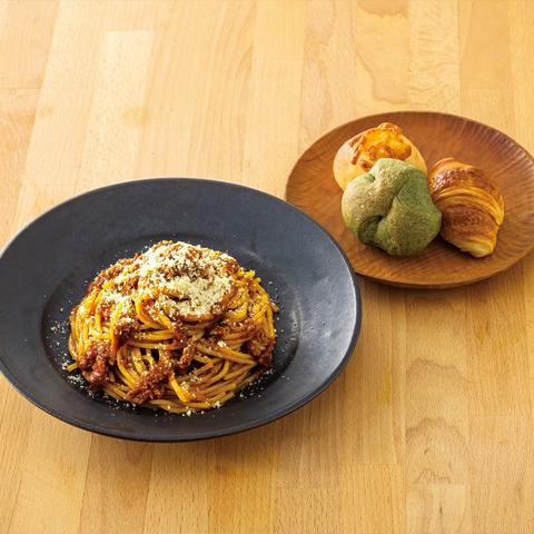 鎌倉パスタ カレッタ汐留店 109.ボロネーゼ<パン3個付き>