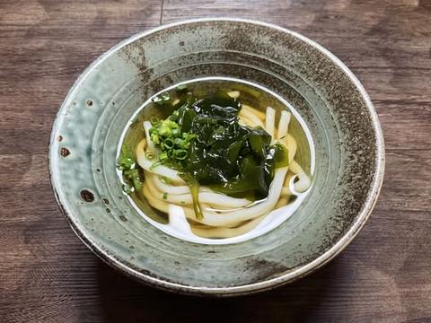 博多うどん だしと 三陸穂先わかめうどん