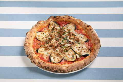 ピッツェリア マルデナポリ 三鷹店 季節野菜と挽肉のガーリックピッツァ
