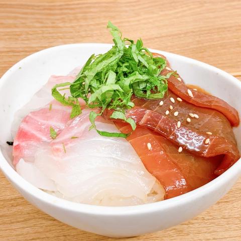 【新鮮毎朝仕入れ】海鮮丼 米まる 板長厳選！2色の海鮮丼