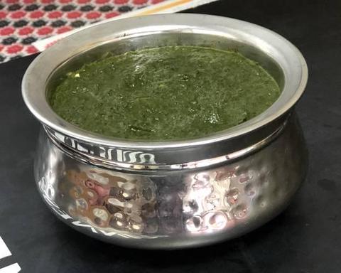 エバーグリーン 新小岩店 サグチキンカレー(サラダ＆ナンorライス) Chicken Saag Curry (Served with Naan or Rice and Salad)