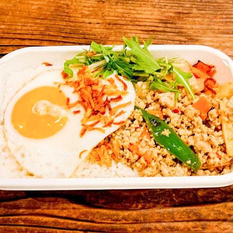 Cafe POKAPOKA 鶏ひき肉のガパオ炒めご飯
