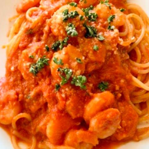 TAK CAFE 小海老のトマトクリームパスタ