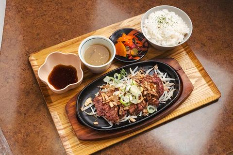 早稲田モンスターズ キッチン 漬け込みハラミステーキ定食