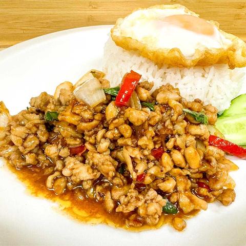 A・Haan・Thai 鶏肉のガパオライス(目玉焼き付き)|