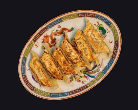 ラー麺ずんどう屋 新宿歌舞伎町店 餃子 6コ Gyoza (pan-fried dumpling) - 6pcs