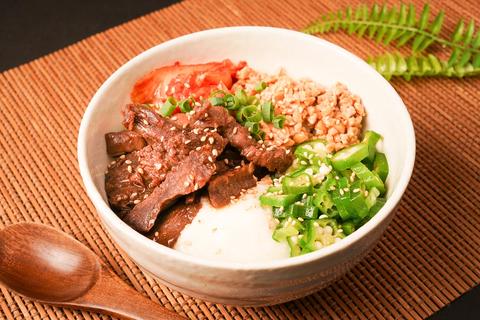 豊洲市場直送魚介のネバとろ丼専門店 漬けとろ亭 マグロステーキとキムチねば丼