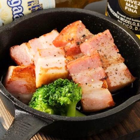 牡蠣&海老バル EAST BLUE 池袋東口店 厚切りベーコンステーキ