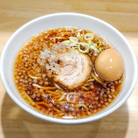 竹岡式ラーメン 松乃家 味玉ラーメン(刻み玉ねぎ、刻み長ねぎ、チャーシュー1枚、味玉1個)