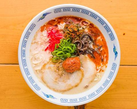 博多ラーメン一心堂早稲田店 【赤】 薬味無料博多豚骨らーめん